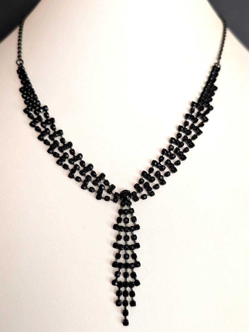 Tiny black bead Y necklace
